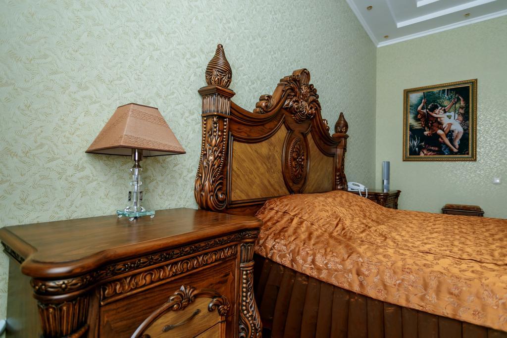 Respect Hotel Pavlodar Esterno foto
